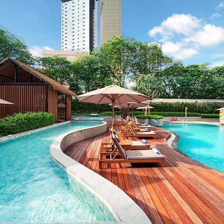 Hilton Petaling Jaya Otel Dış mekan fotoğraf The swimming pool at The Park, Bangkok