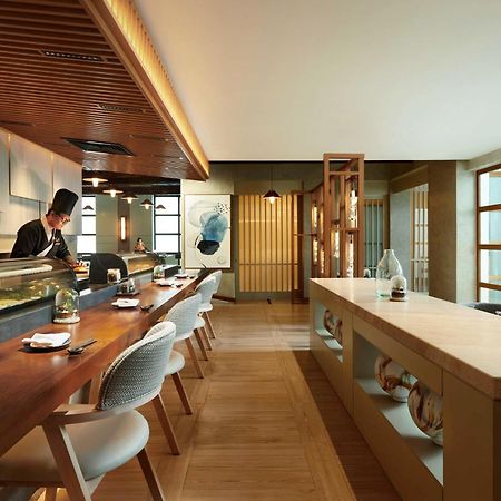 Hilton Petaling Jaya Otel Dış mekan fotoğraf Sushi restaurant