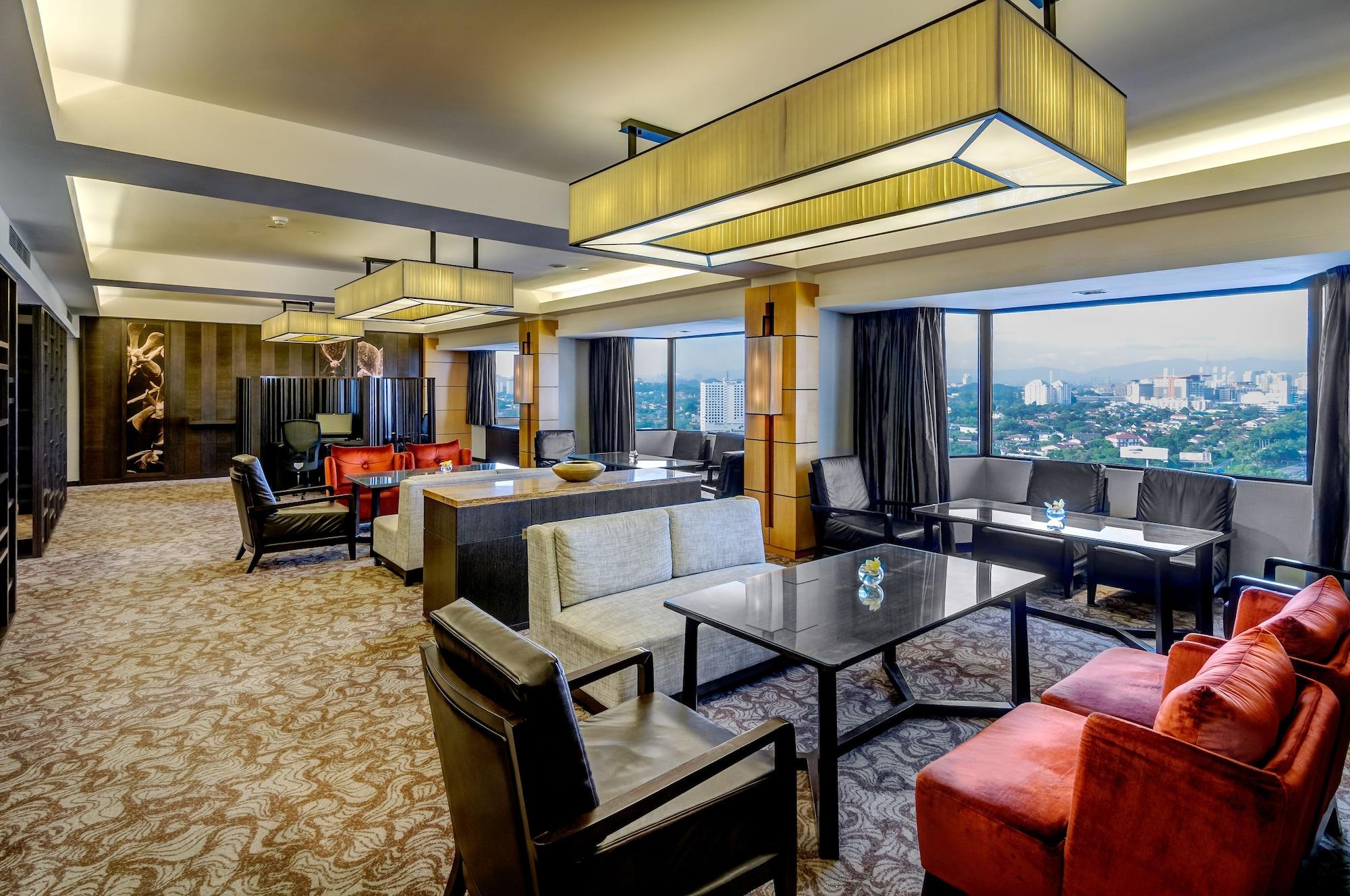 Hilton Petaling Jaya Otel Dış mekan fotoğraf Club Lounge at the 36th floor