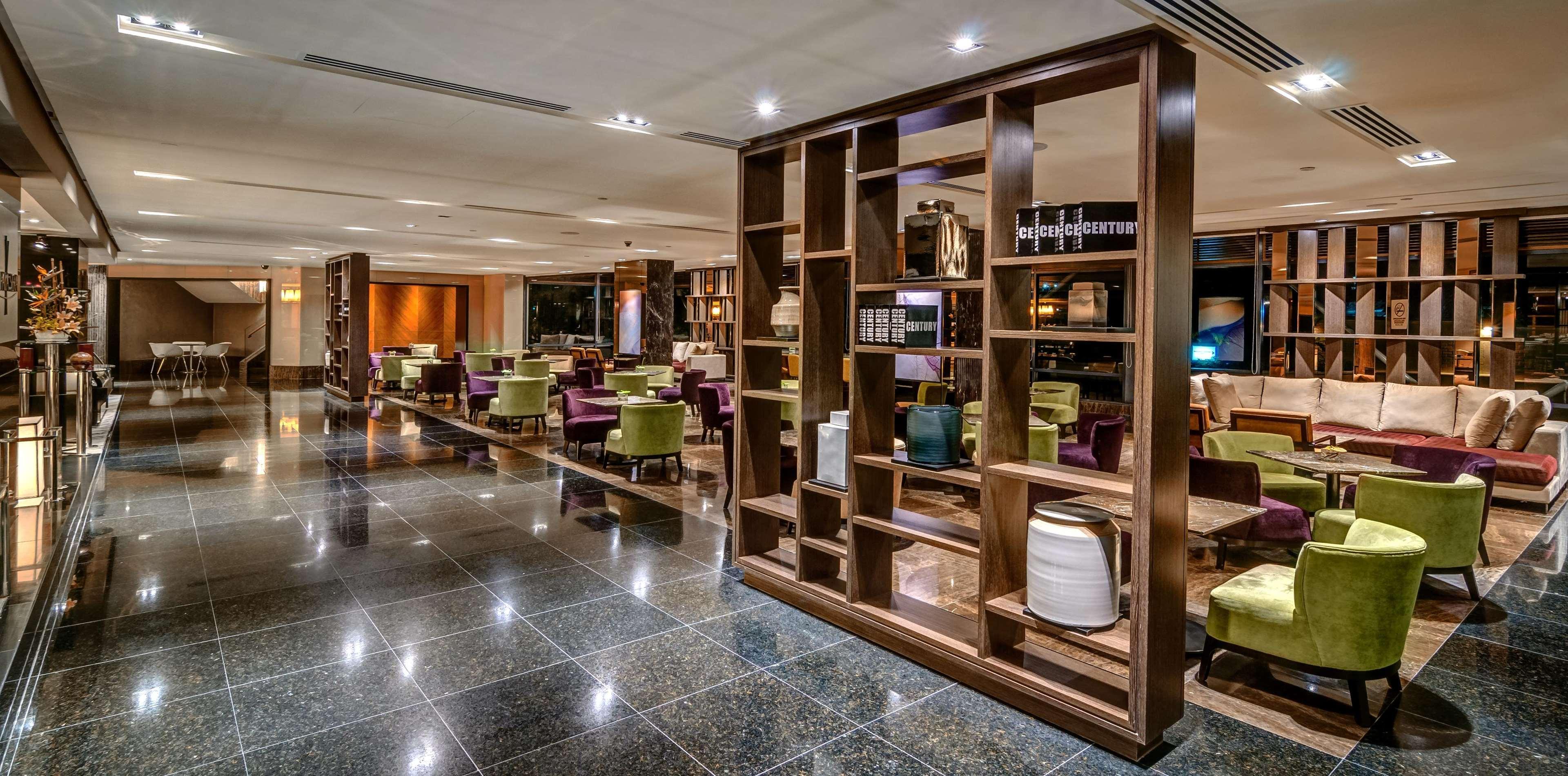 Hilton Petaling Jaya Otel Dış mekan fotoğraf The lobby of the hotel