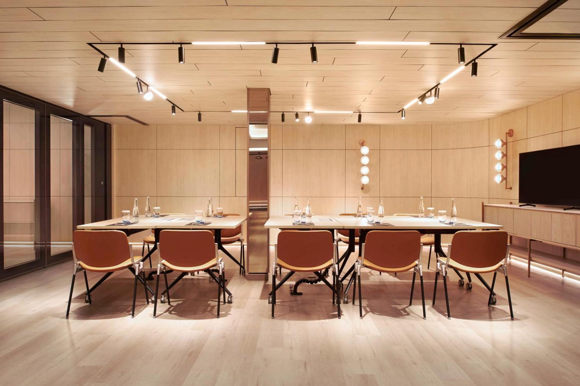Hilton Petaling Jaya Otel Dış mekan fotoğraf The meeting room