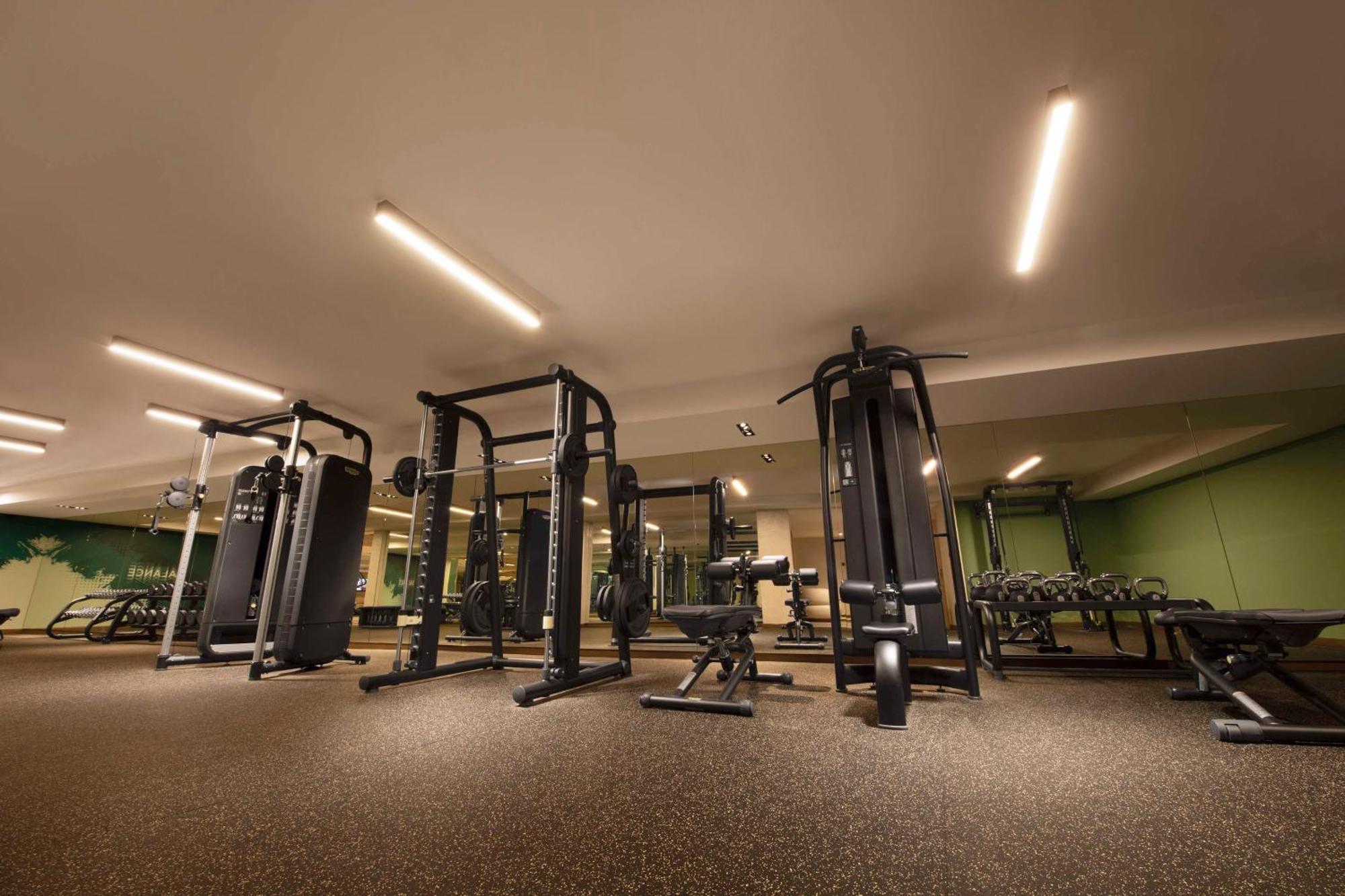 Hilton Petaling Jaya Otel Dış mekan fotoğraf The gym at the hotel