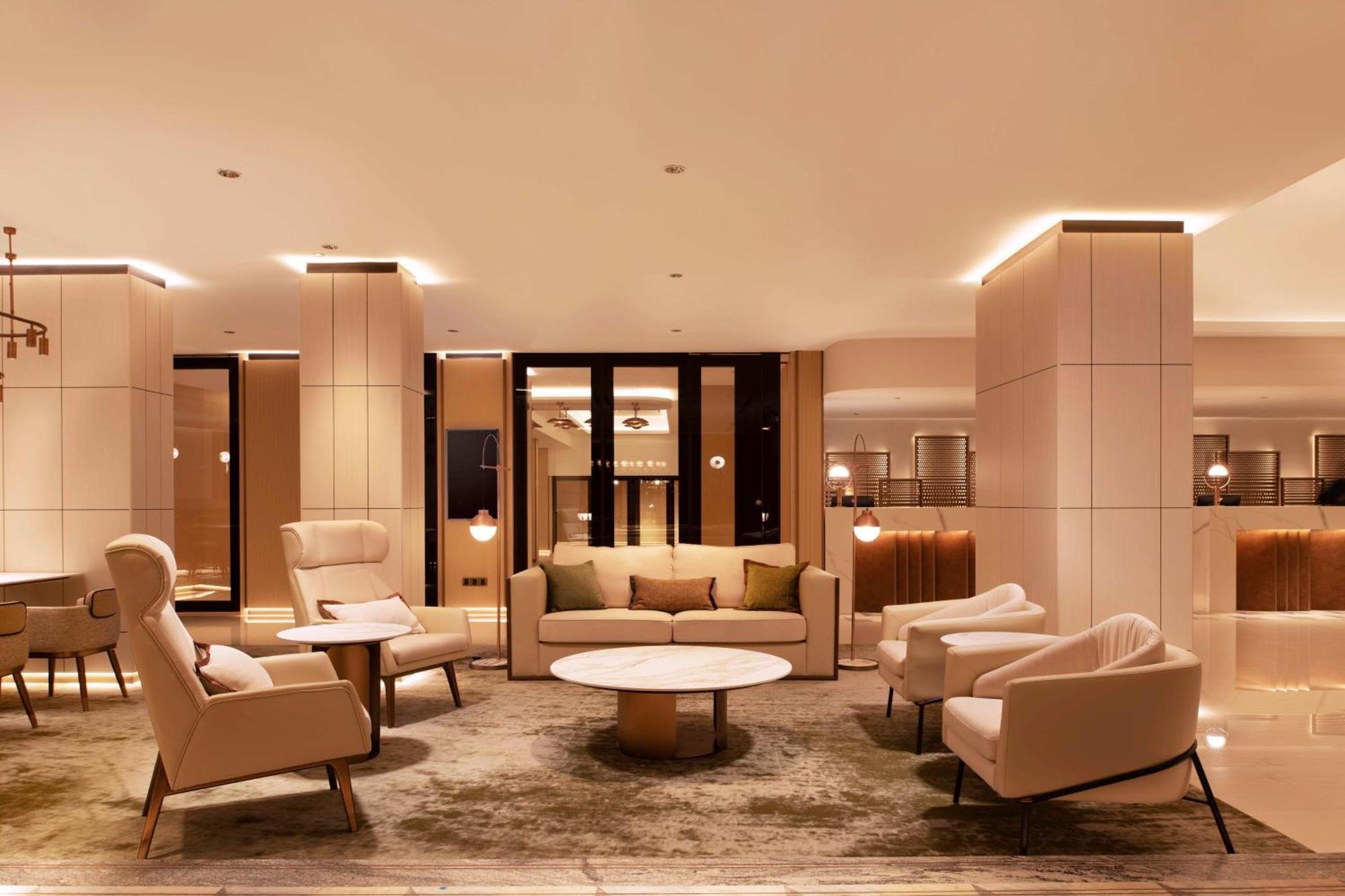 Hilton Petaling Jaya Otel Dış mekan fotoğraf The lounge at the airport