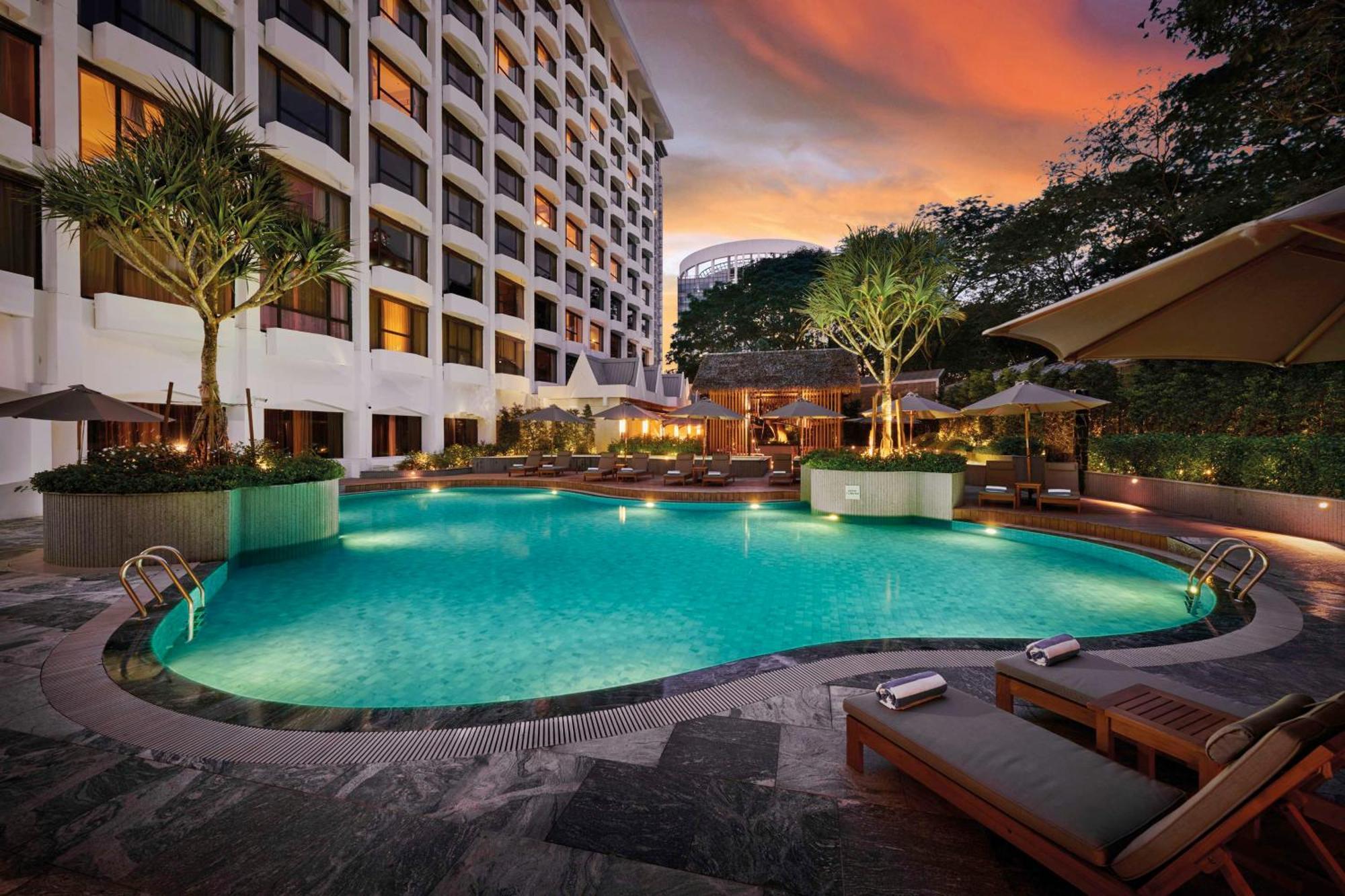 Hilton Petaling Jaya Otel Dış mekan fotoğraf The pool at the hotel