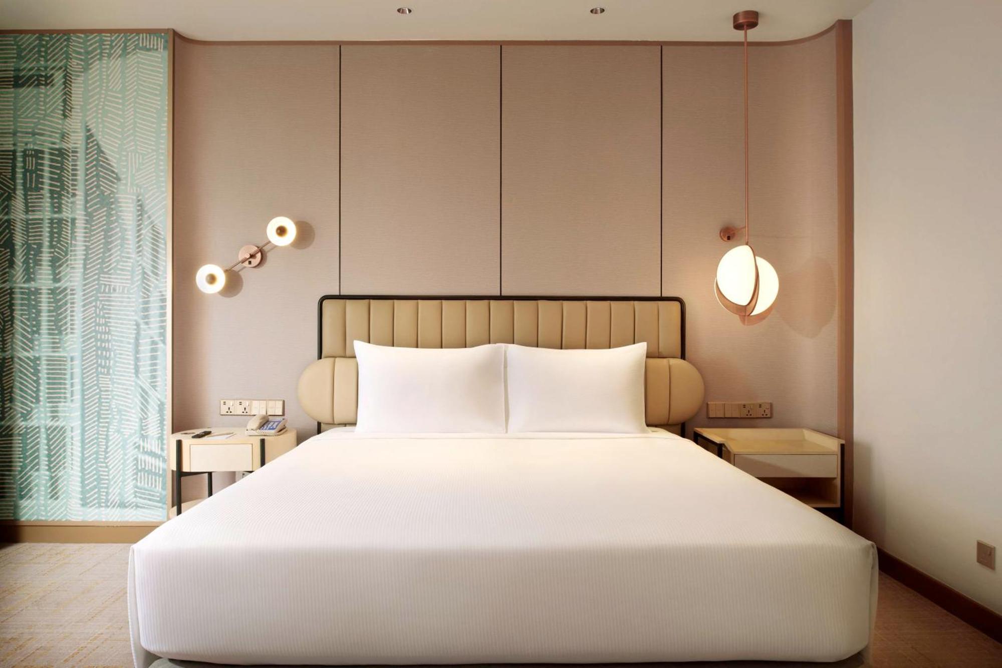 Hilton Petaling Jaya Otel Dış mekan fotoğraf A bedroom at the hotel